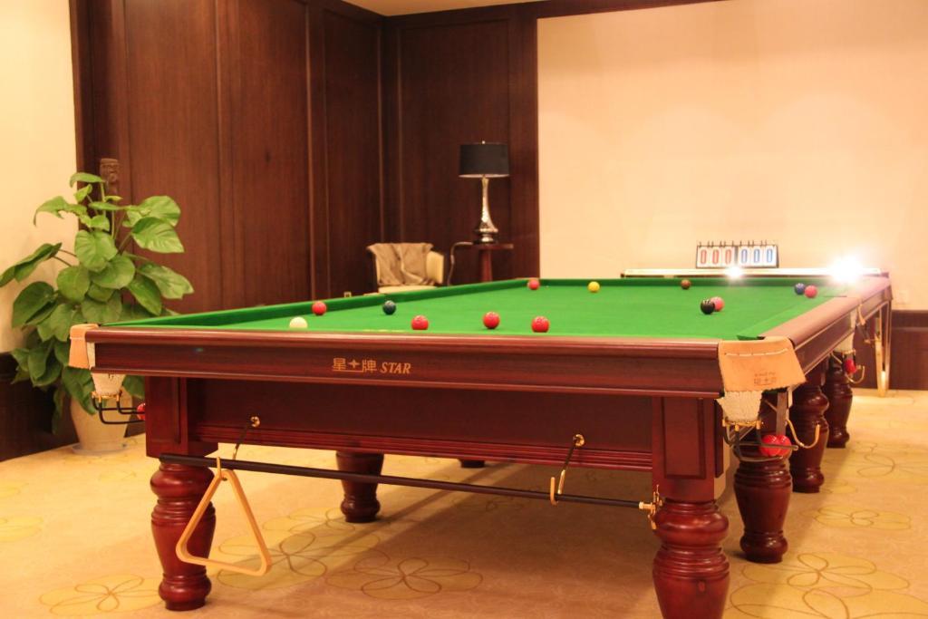 Landison Green Town Hotel Xinchang Esterno foto