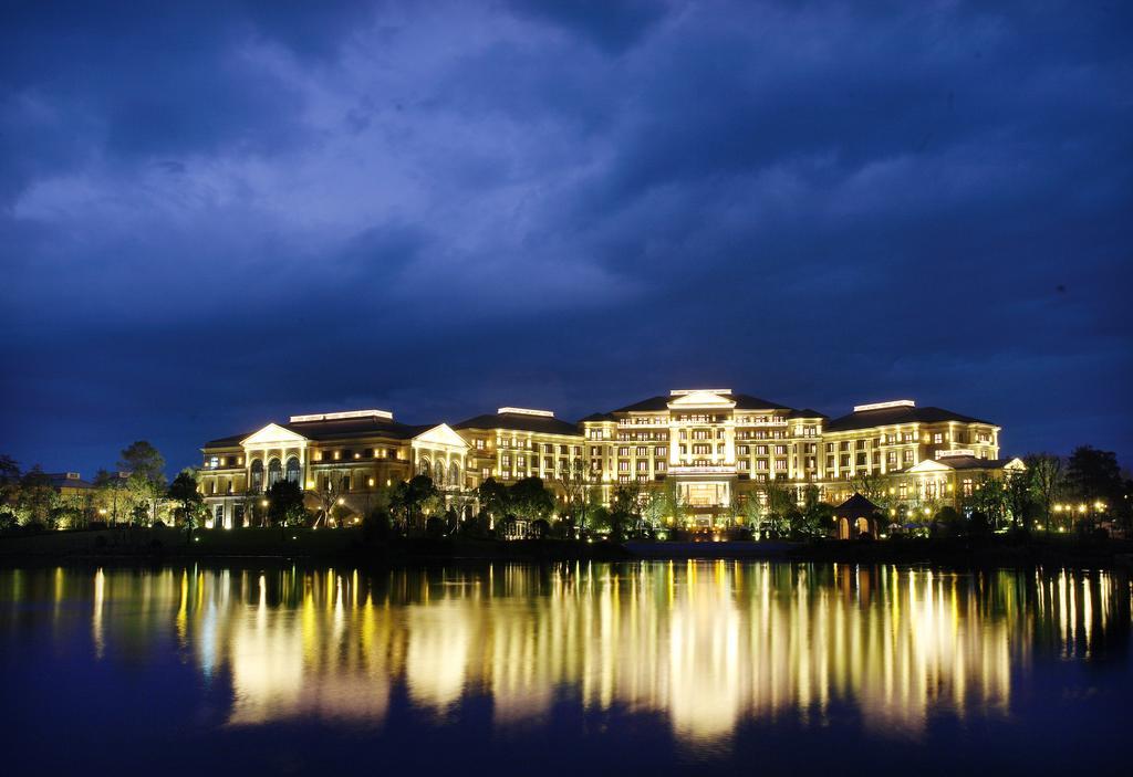 Landison Green Town Hotel Xinchang Esterno foto